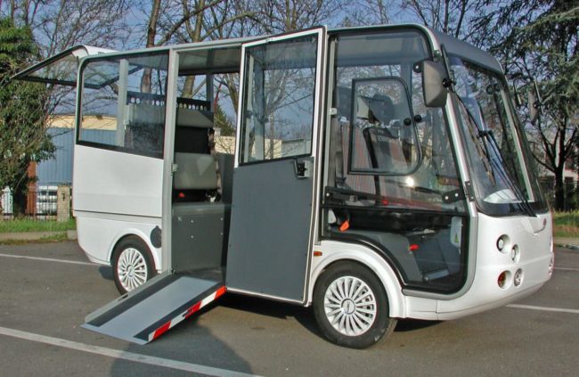 Electric-shuttle-bus-with-wheel-chair-acess-1-960×624